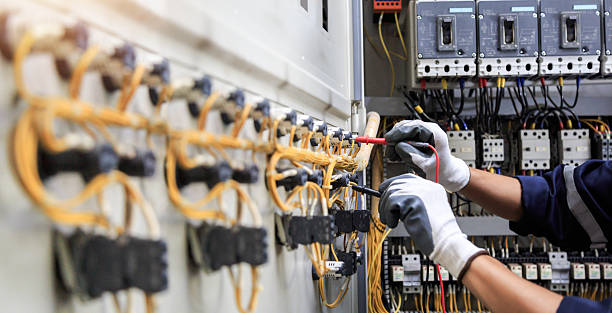 Professional Electrician technician working in Bridgeport, IL